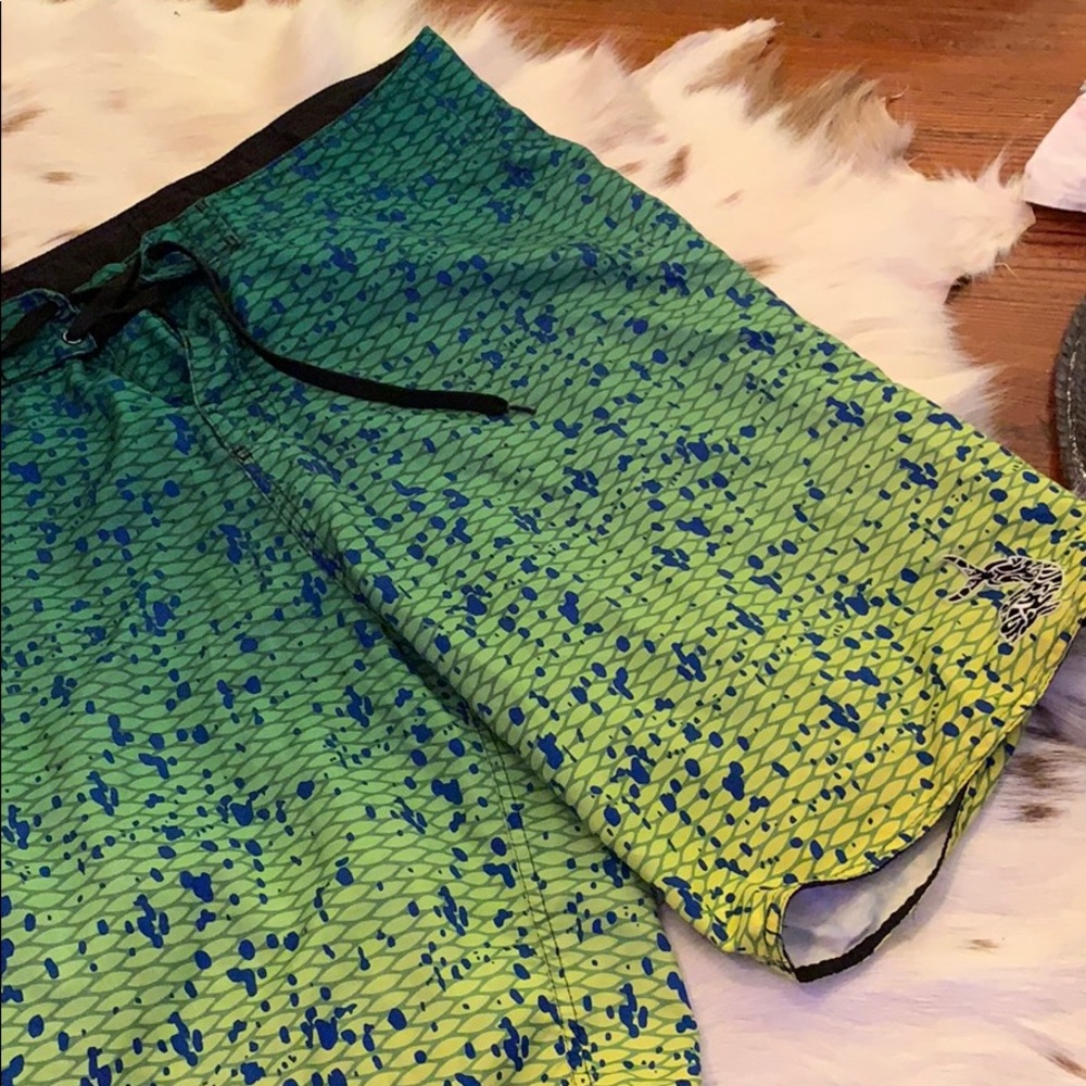 Men’s pelagic board shorts